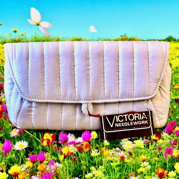 Victoria Needlework Vintage 70's White Quilted Clutch Bag New - Picture 2 of 14
